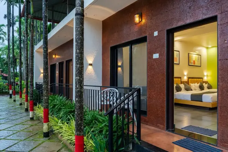 Picturesque front view of couple-friendly Dandeli resort with garden entrance