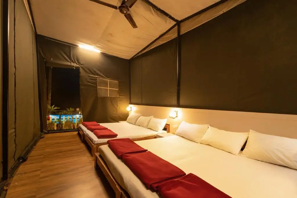 Commando tent 4-6 sharing setup at River Edge Retreat Dandeli